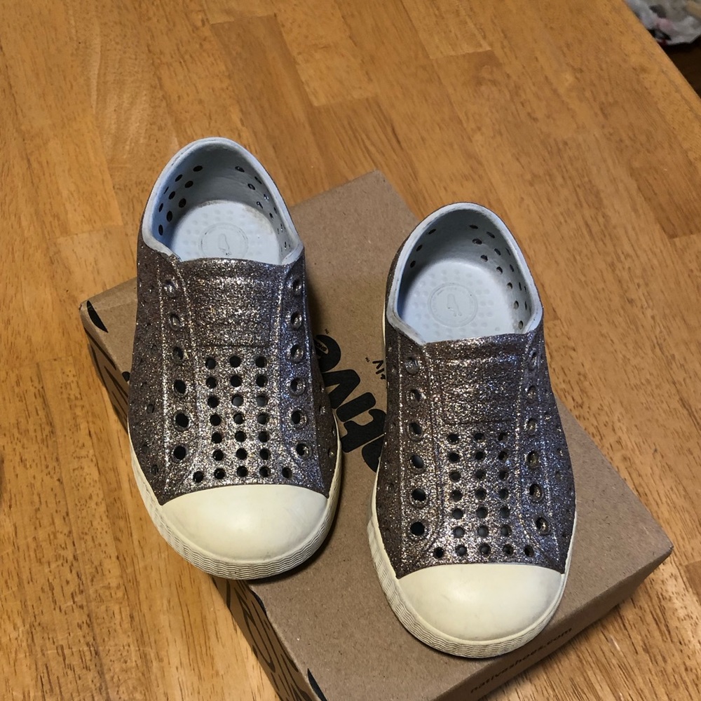 Native’s Jefferson Bling size C7